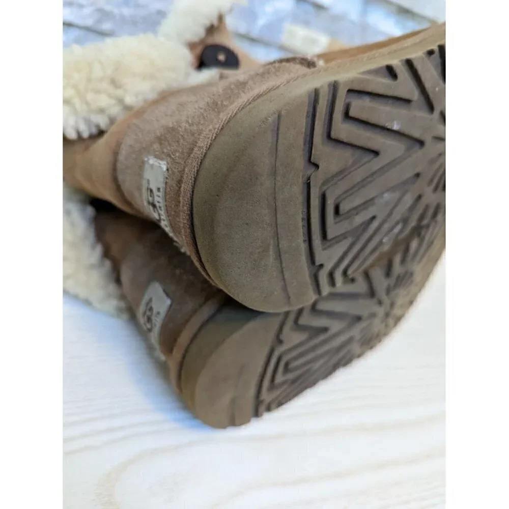 UGG Australia 5991 Bailey Button Boots Chestnut Girls Size 5M